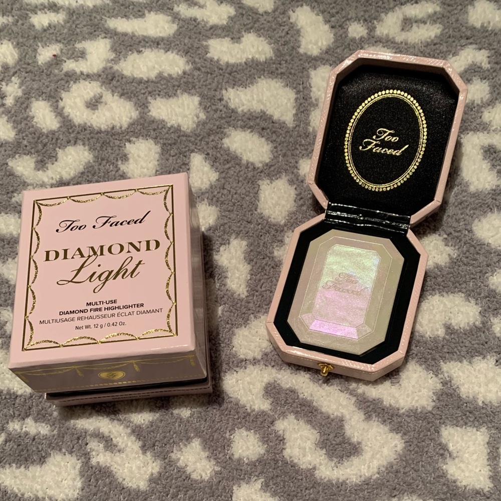 Too Faced Diamond Light highlighter